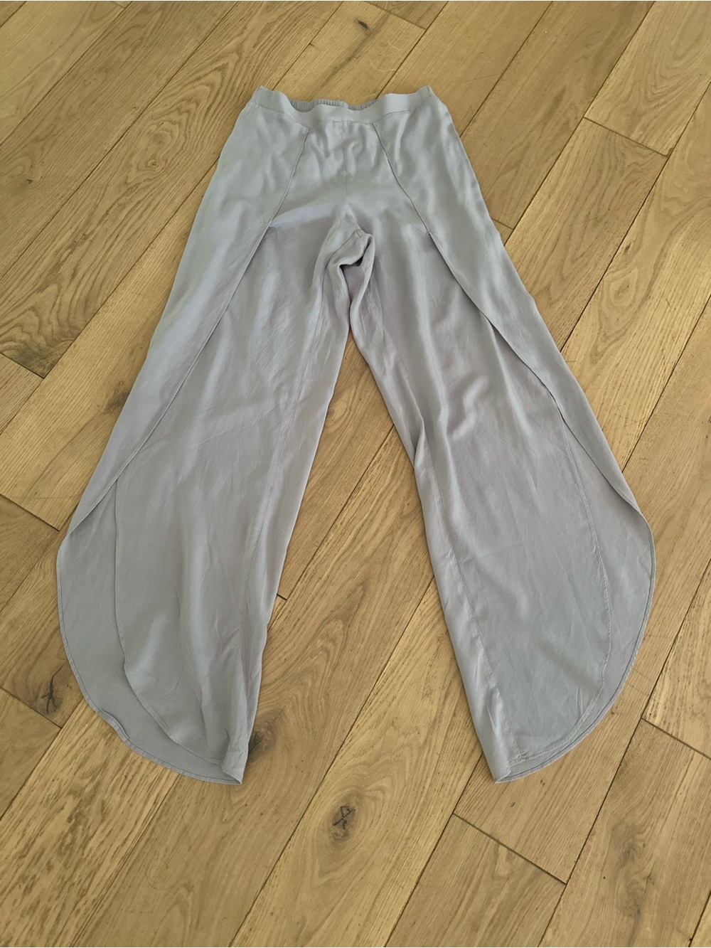 Women's Wide-Leg Draped Pants in Light Gray - Picture 2 of 5
